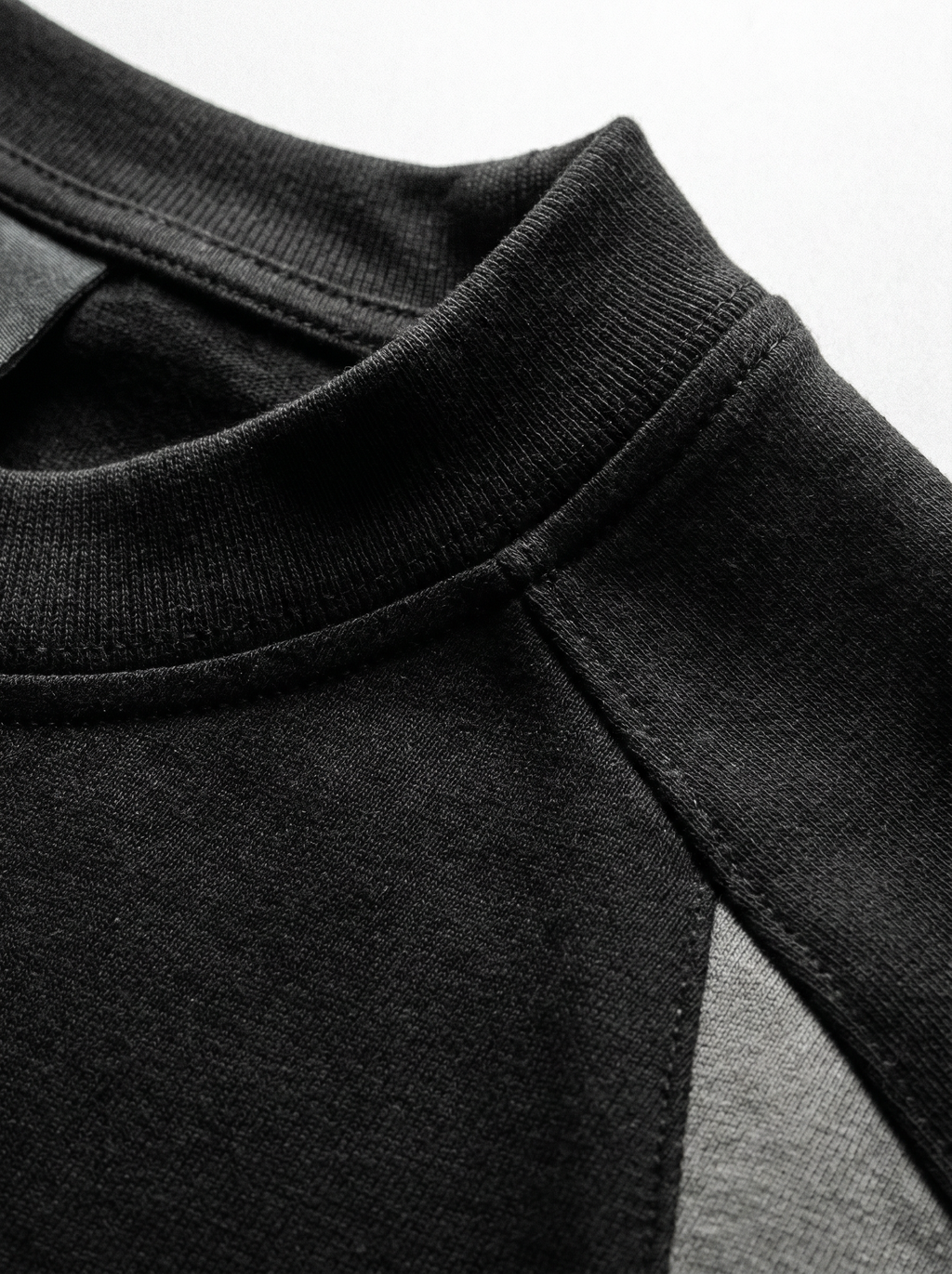 LSCN STUDIO - 260g "Contrast Panel" Technical Tee